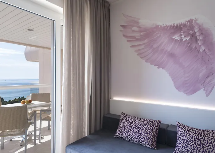 アパートホテル アパルトテル トロピック ガーデン サンタ・エウラリア・デス・リウ