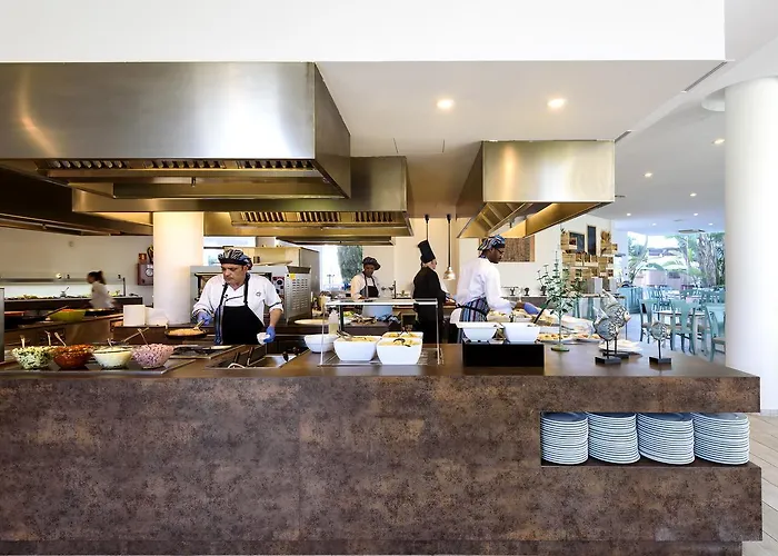 アパルトテル トロピック ガーデン 4* サンタ・エウラリア・デス・リウ