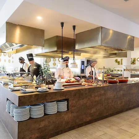 Aparthotel Tropic Garden 4*