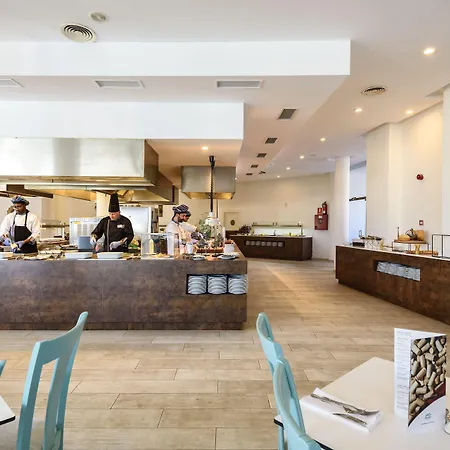 Tropic Garden Apartahotel 4*